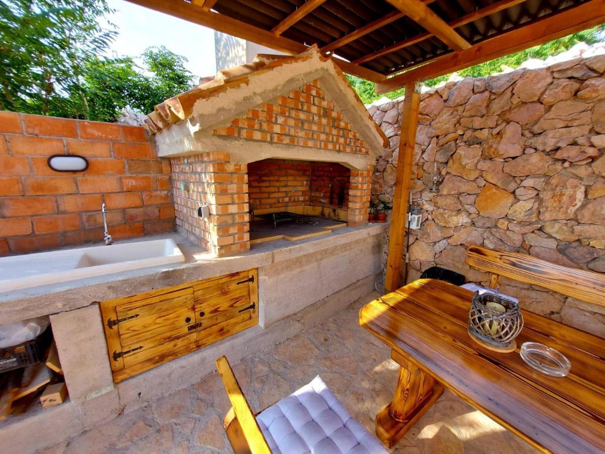 Holiday House Pag Zubovici Bagian luar foto