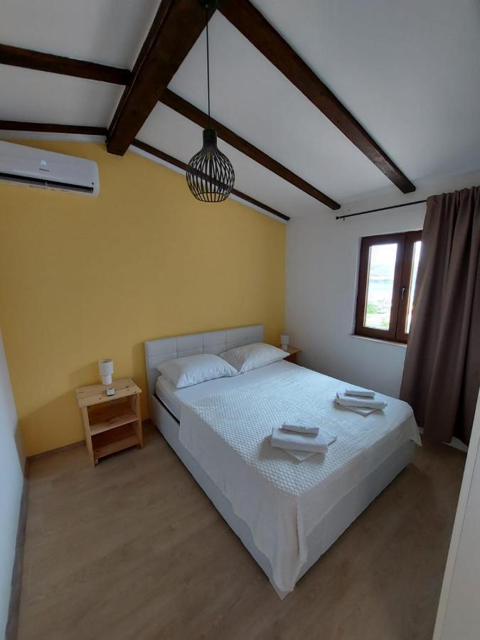 Holiday House Pag Zubovici Bagian luar foto